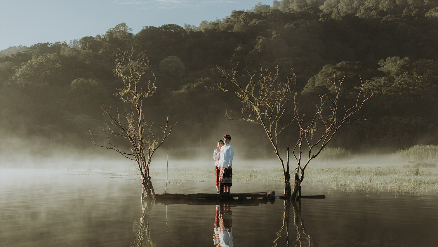 Couple Session of Herwin & Riana by Annora Pics in Tamblingan Lake Bali
