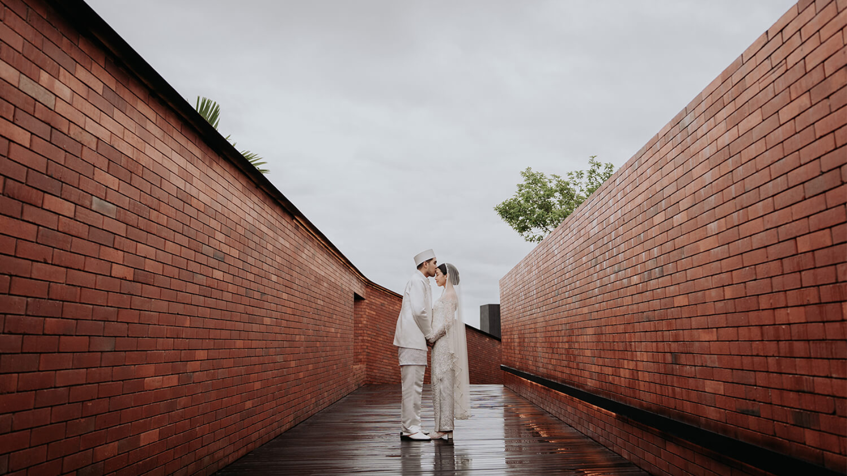 Cover Wedding Photography of Alyandra and Isthi in Bali by Annora Pics
